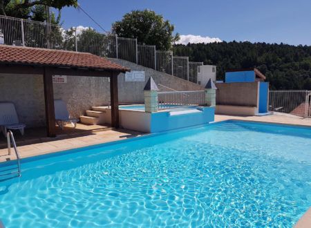 Swimming pool and paddling pool